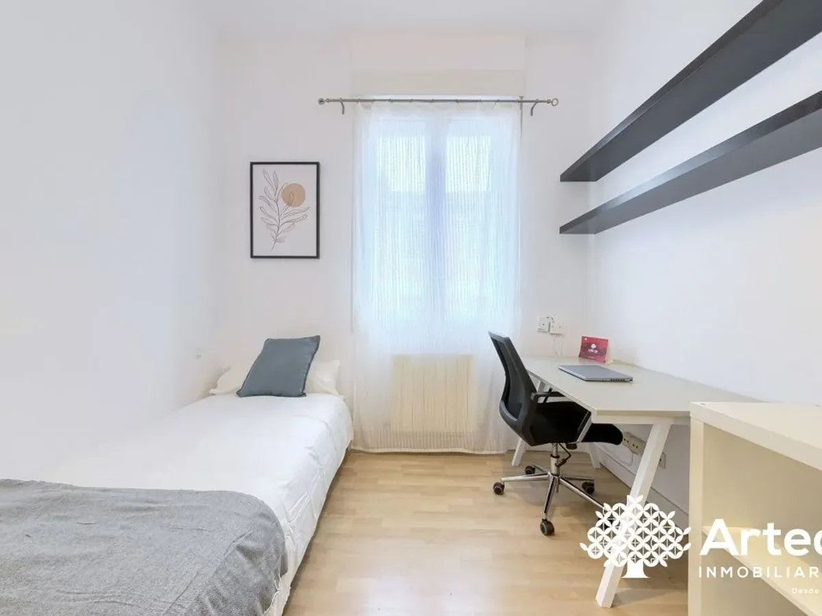 Alquiler de Temporada en Barrio de la Cruz (Begoña, Bilbao), 2 Habitaciones, Luminoso