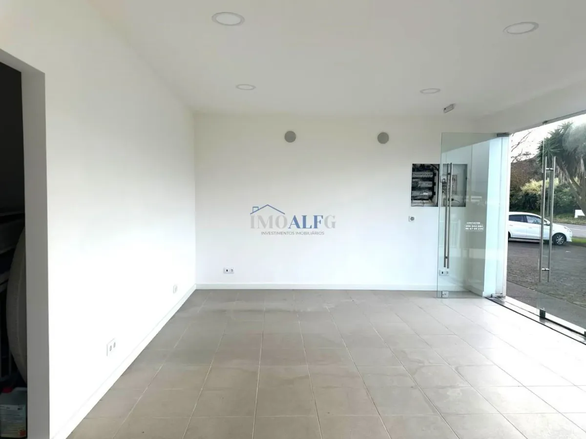 Arrendamento espaço comercial no Cabo Praia- Praia da Vitória