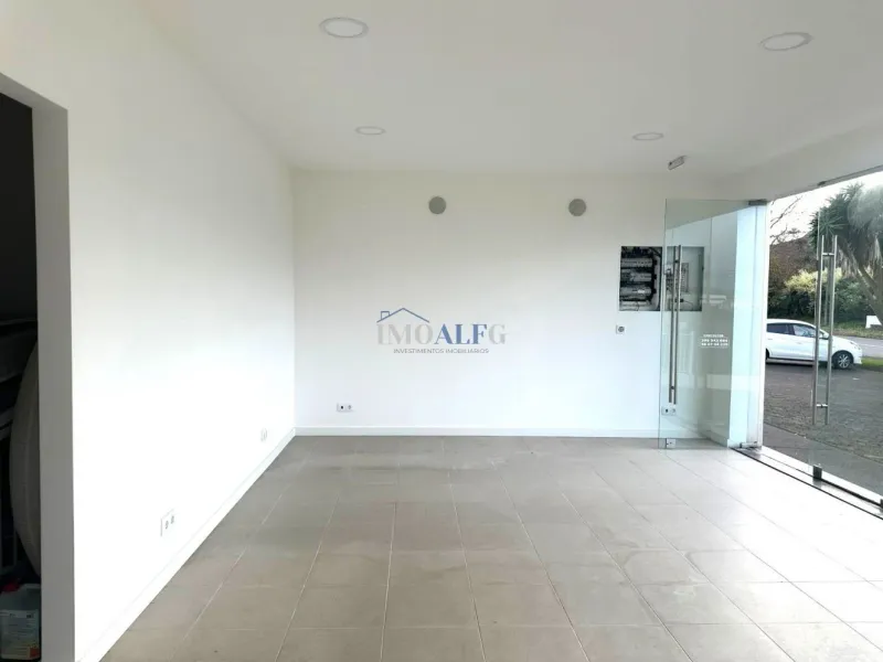 Arrendamento espaço comercial no Cabo Praia- Praia da Vitória