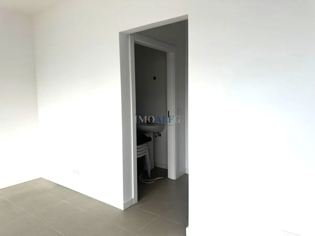 Arrendamento espaço comercial no Cabo Praia- Praia da Vitória