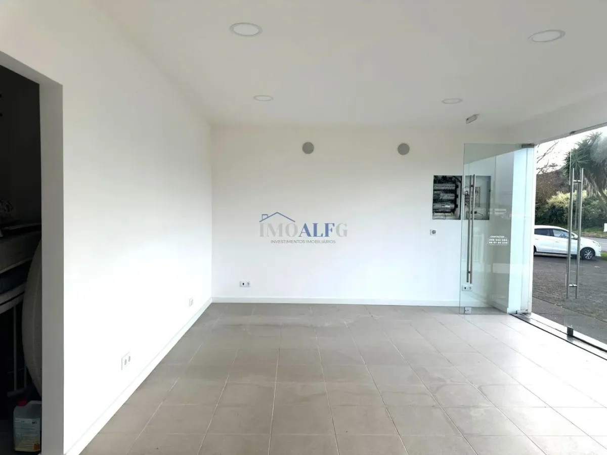 Arrendamento espaço comercial no Cabo Praia- Praia da Vitória