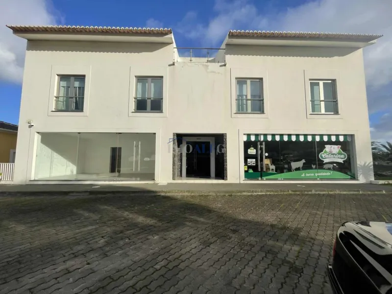 Arrendamento espaço comercial no Cabo Praia- Praia da Vitória