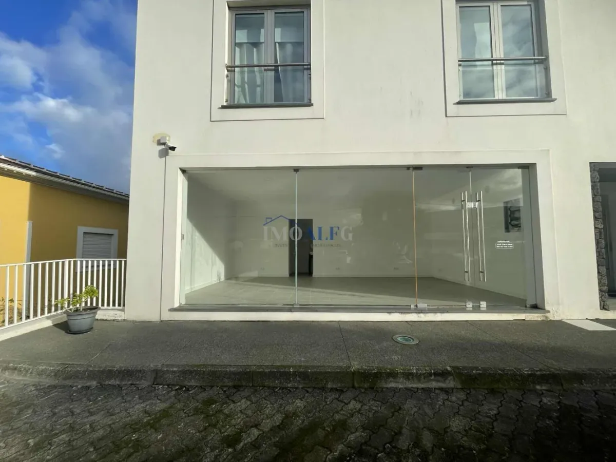 Arrendamento espaço comercial no Cabo Praia- Praia da Vitória