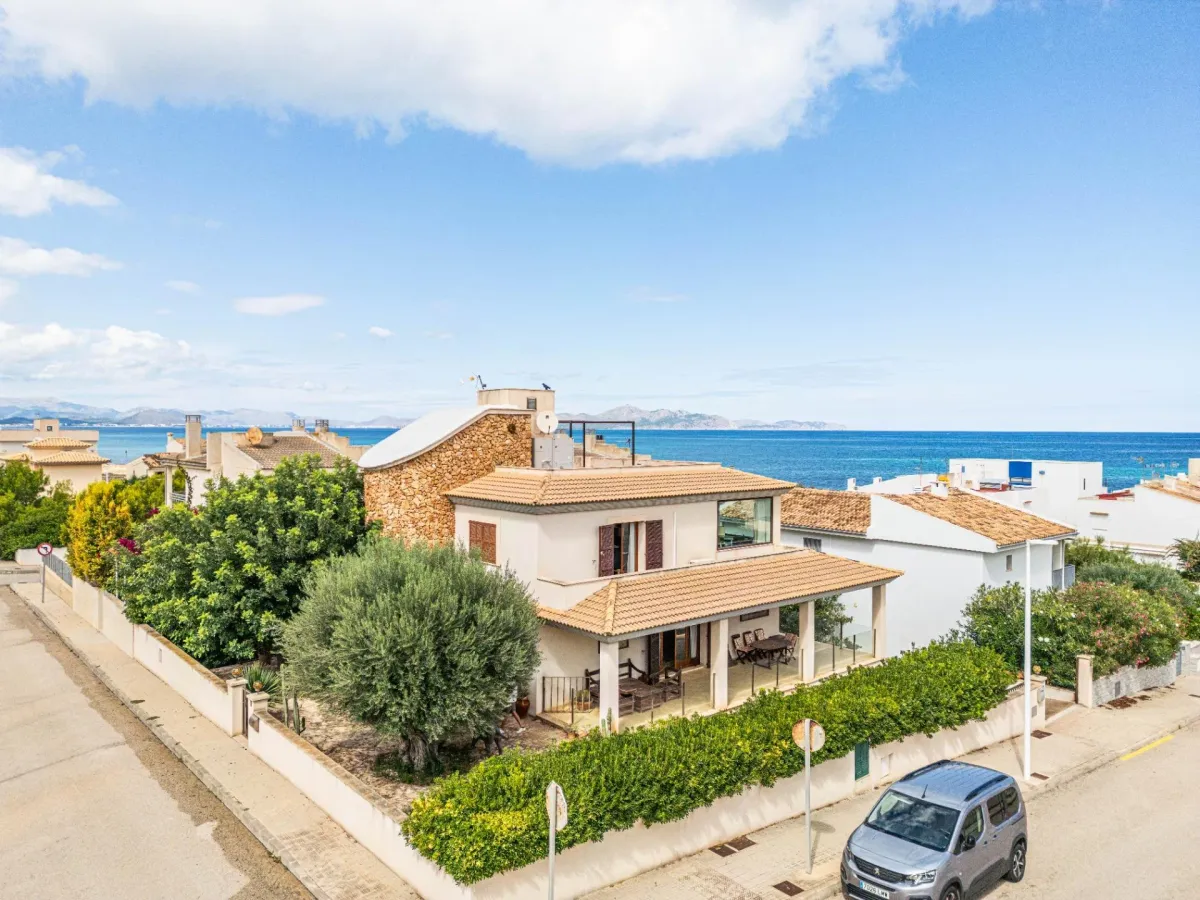 Chalet independiente de 4 plantas con ascensor y vistas al mar en Son Serra de Marina