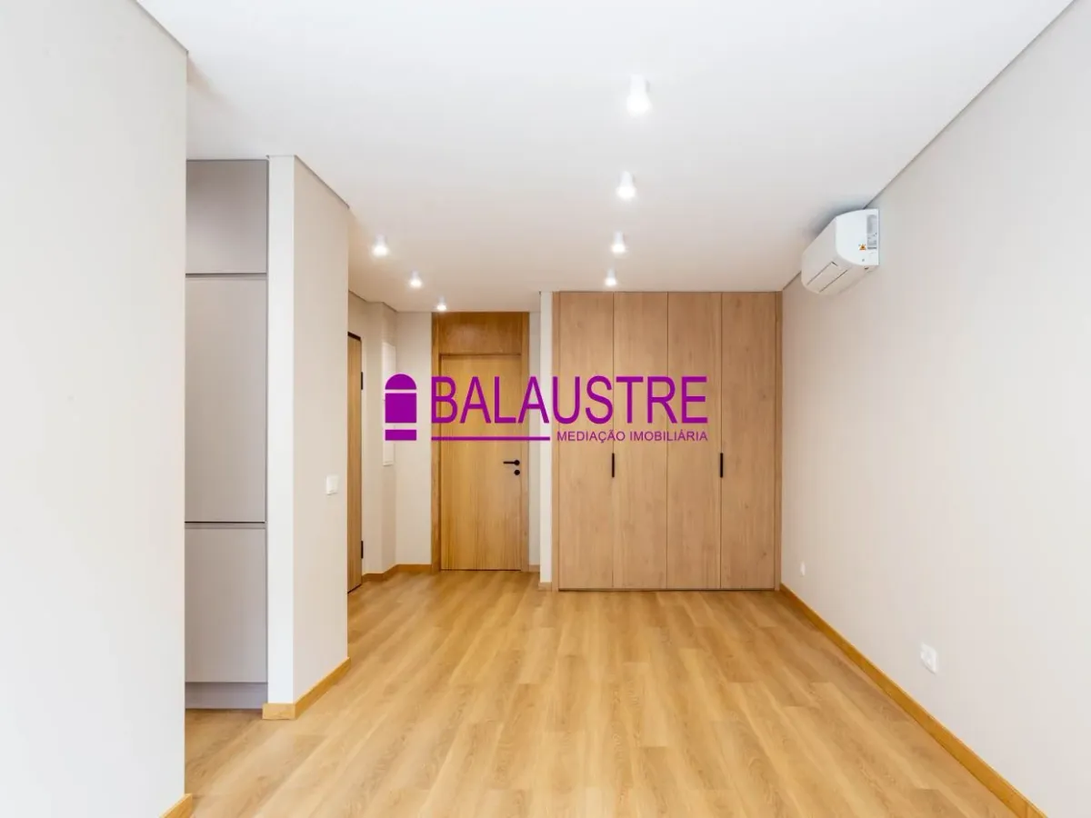 Apartamento T2 na Rua de Santo Adrião (NOVO) - 3º Esquerdo