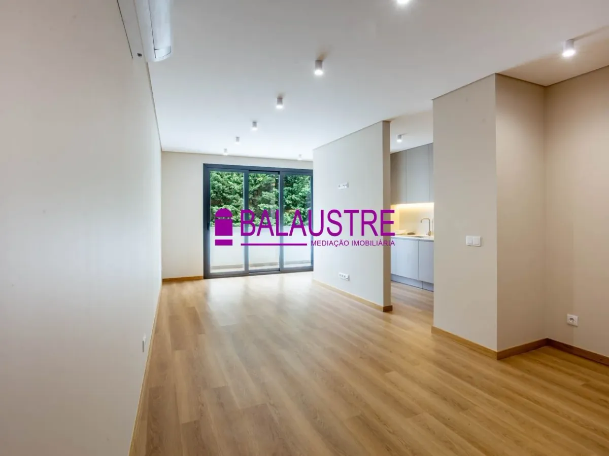 Apartamento T2 na Rua de Santo Adrião (NOVO) - 3º Esquerdo