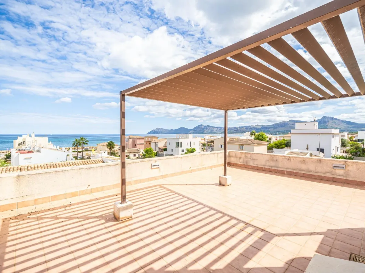 Chalet independiente de 4 plantas con ascensor y vistas al mar en Son Serra de Marina