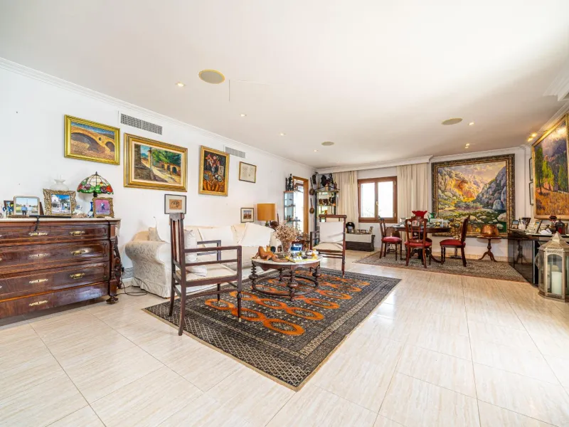 Chalet independiente de 4 plantas con ascensor y vistas al mar en Son Serra de Marina