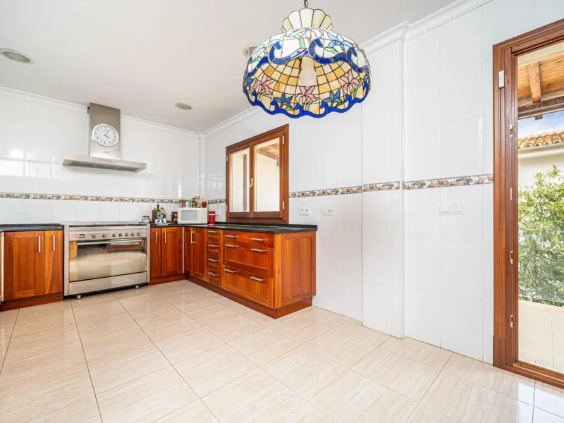 Chalet independiente de 4 plantas con ascensor y vistas al mar en Son Serra de Marina