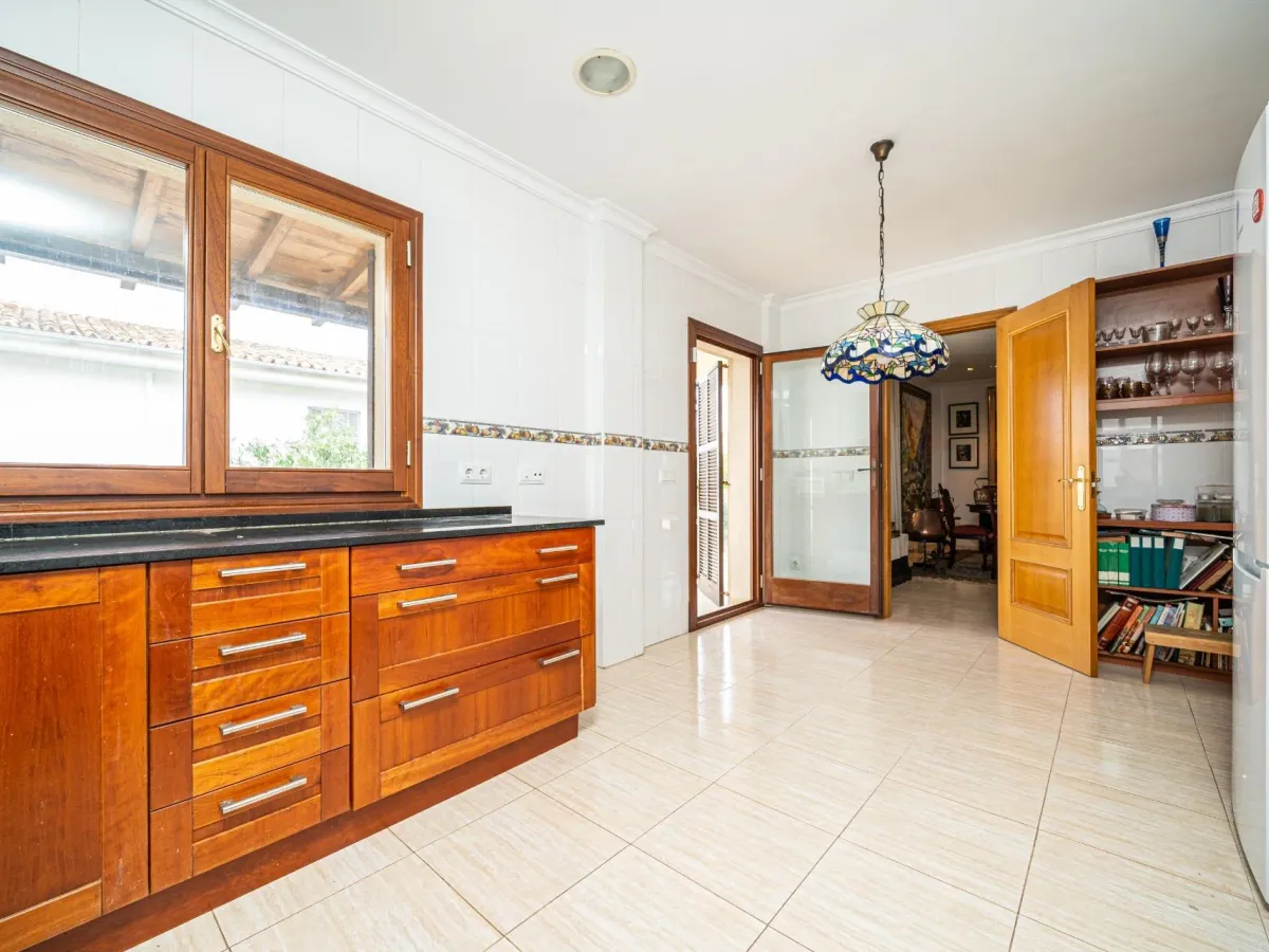 Chalet independiente de 4 plantas con ascensor y vistas al mar en Son Serra de Marina