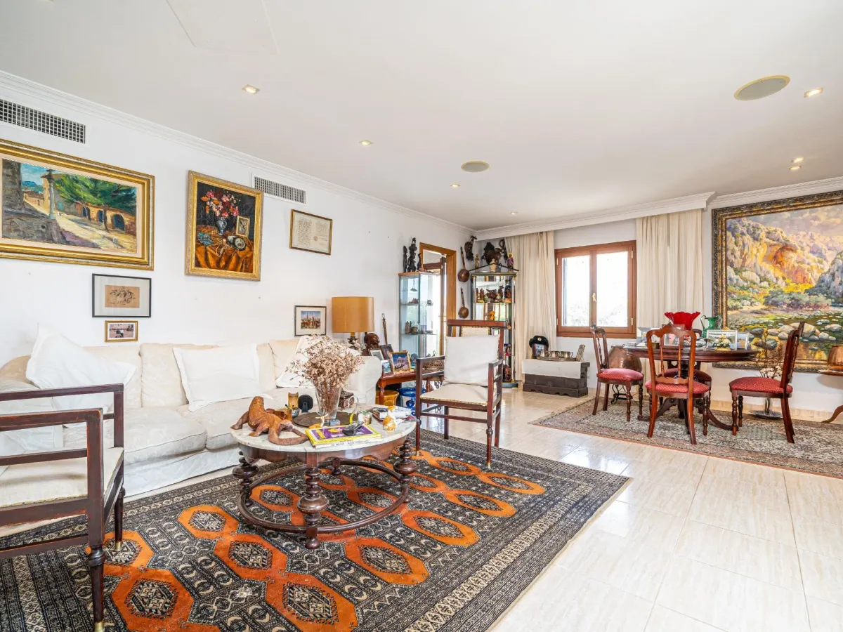 Chalet independiente de 4 plantas con ascensor y vistas al mar en Son Serra de Marina