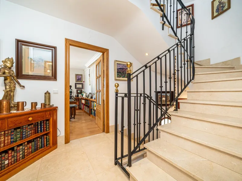 Chalet independiente de 4 plantas con ascensor y vistas al mar en Son Serra de Marina