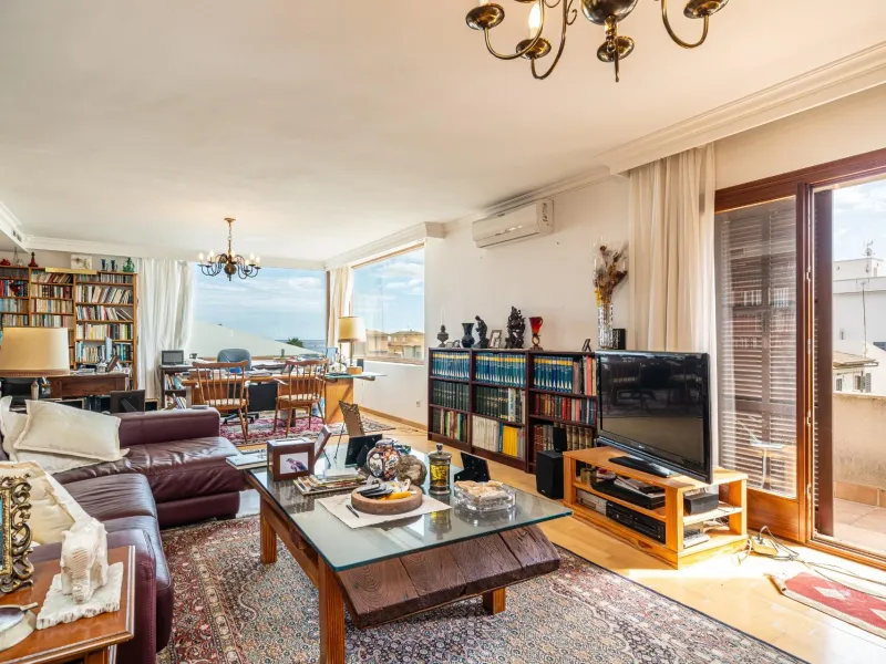 Chalet independiente de 4 plantas con ascensor y vistas al mar en Son Serra de Marina