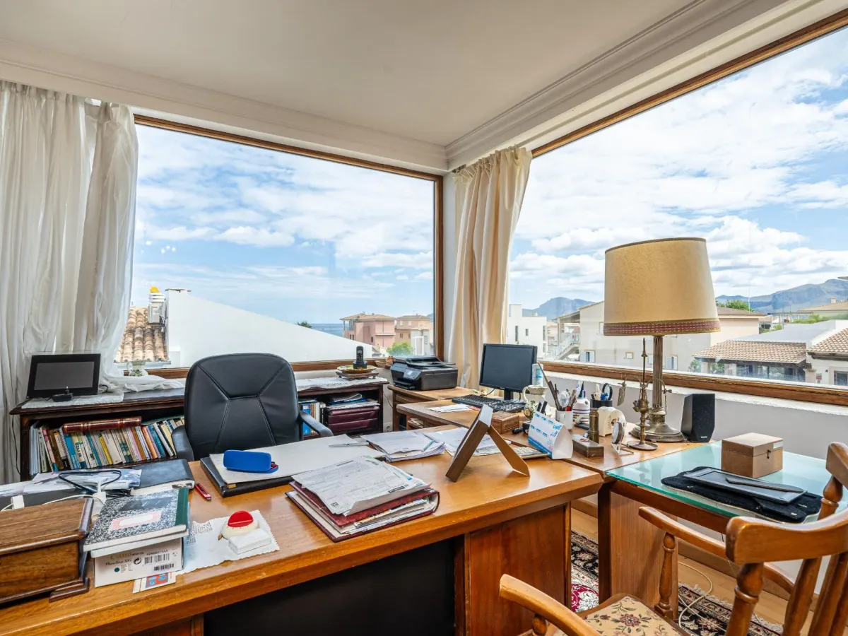 Chalet independiente de 4 plantas con ascensor y vistas al mar en Son Serra de Marina