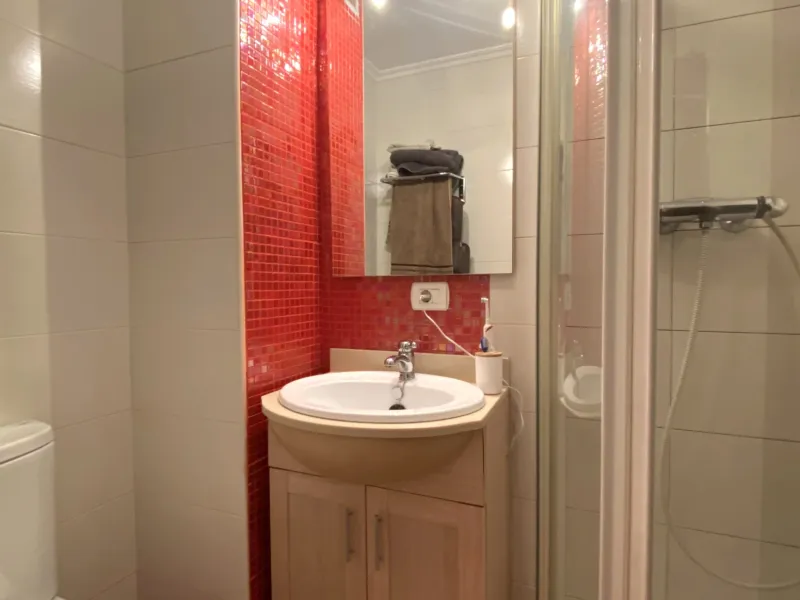 Vivienda exterior con 3 dormitorios, garaje y trastero junto a Esteban Sáez Alvarado y Carretera Poza