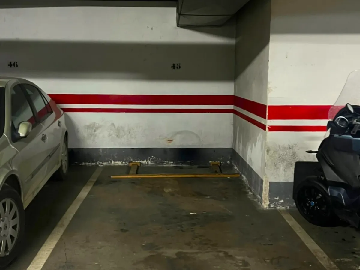 Vivienda exterior con 3 dormitorios, garaje y trastero junto a Esteban Sáez Alvarado y Carretera Poza