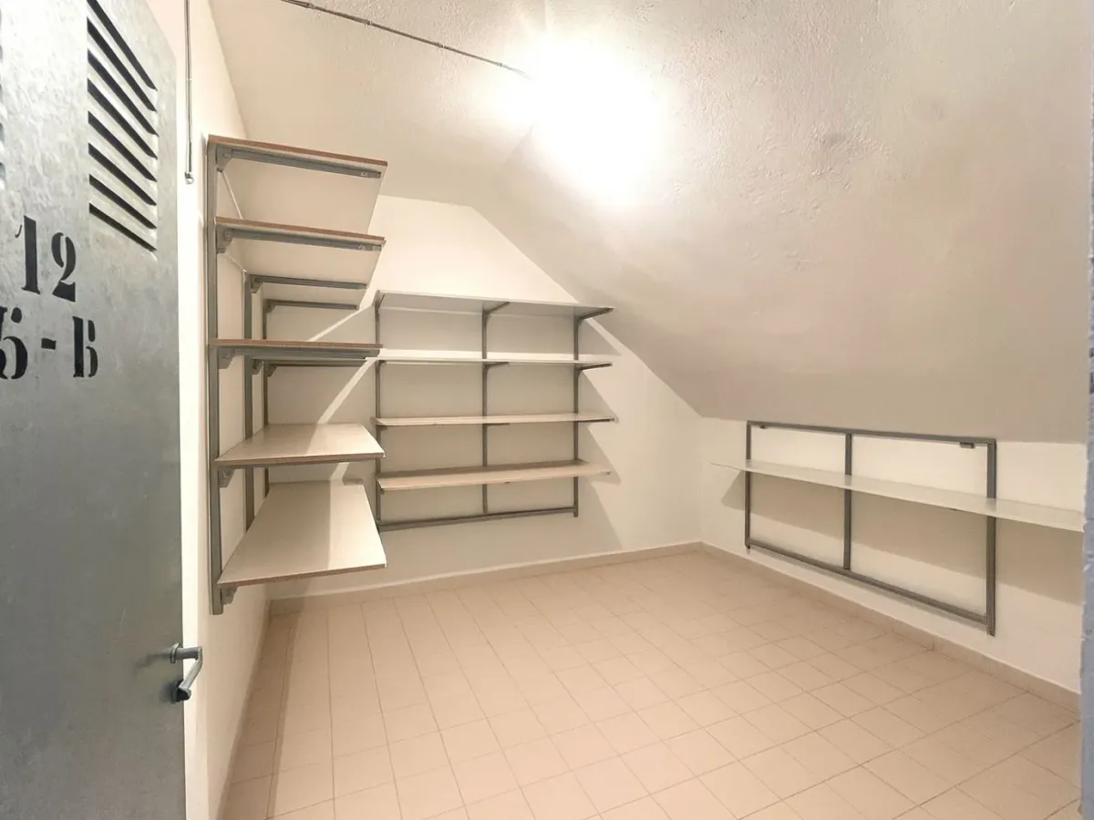 Vivienda exterior con 3 dormitorios, garaje y trastero junto a Esteban Sáez Alvarado y Carretera Poza