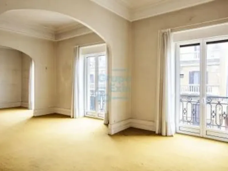 Descubre una propiedad exclusiva situada en la mejor zona del barrio de Gros en Donostia-San Sebastián.