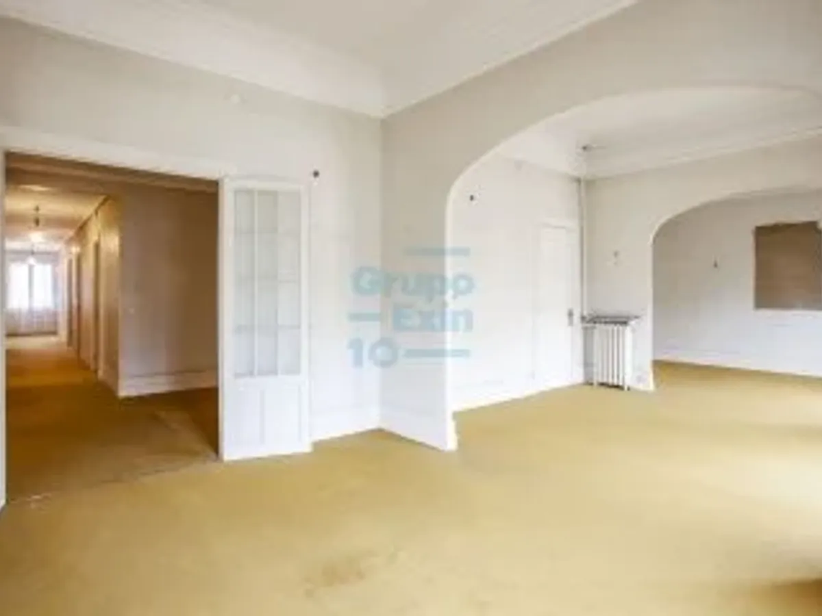 Descubre una propiedad exclusiva situada en la mejor zona del barrio de Gros en Donostia-San Sebastián.