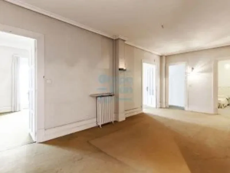 Descubre una propiedad exclusiva situada en la mejor zona del barrio de Gros en Donostia-San Sebastián.