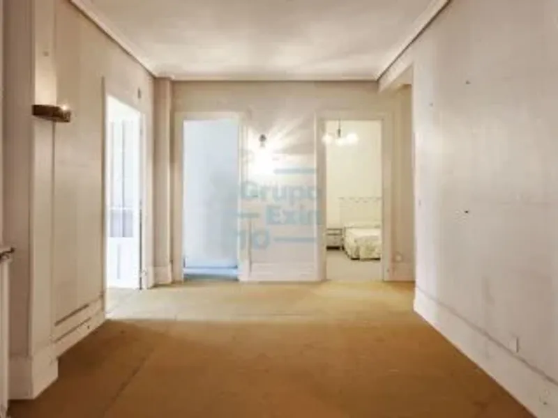 Descubre una propiedad exclusiva situada en la mejor zona del barrio de Gros en Donostia-San Sebastián.