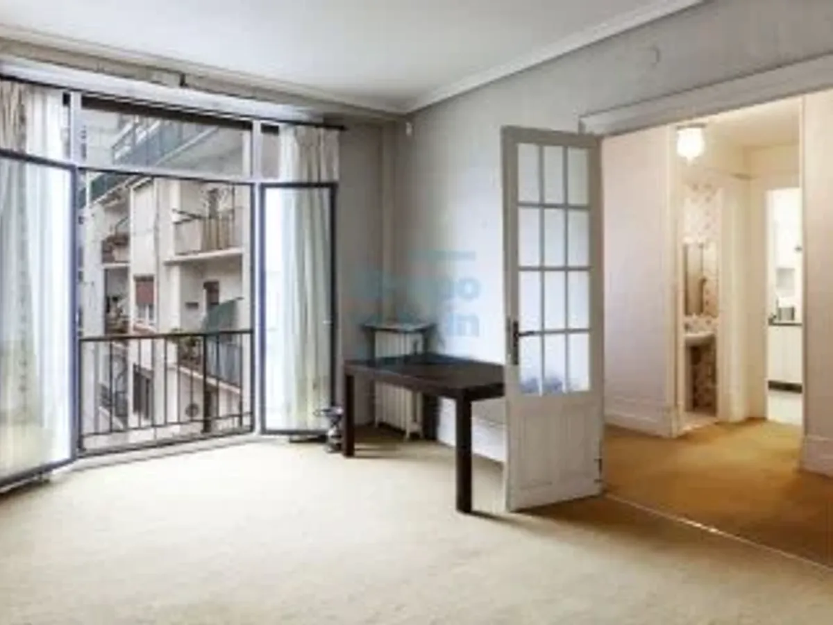 Descubre una propiedad exclusiva situada en la mejor zona del barrio de Gros en Donostia-San Sebastián.