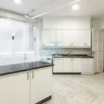 Descubre una propiedad exclusiva situada en la mejor zona del barrio de Gros en Donostia-San Sebastián. 16