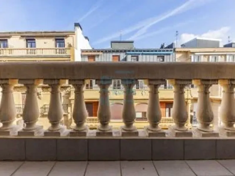 Descubre una propiedad exclusiva situada en la mejor zona del barrio de Gros en Donostia-San Sebastián.