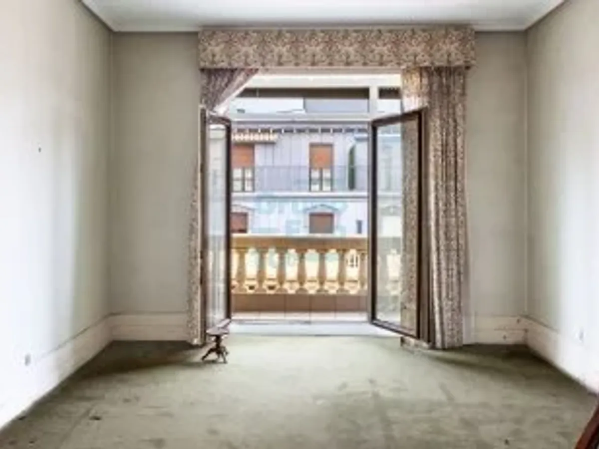 Descubre una propiedad exclusiva situada en la mejor zona del barrio de Gros en Donostia-San Sebastián.