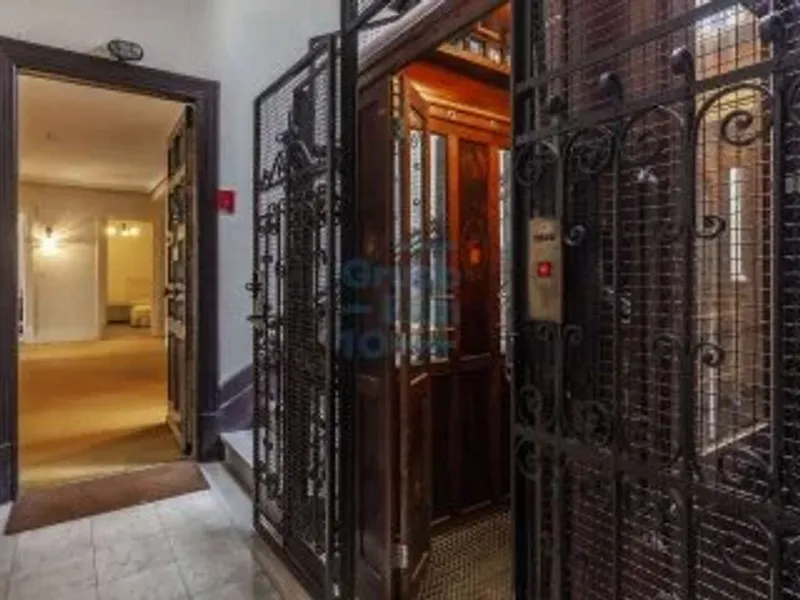 Descubre una propiedad exclusiva situada en la mejor zona del barrio de Gros en Donostia-San Sebastián.