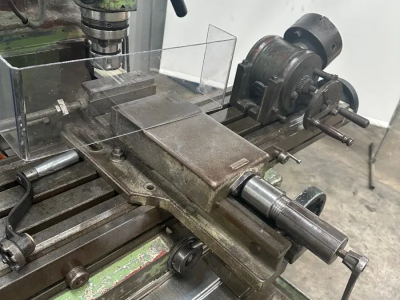 Fresadora Lagun FTV4, cabezal variable y mesa amplia