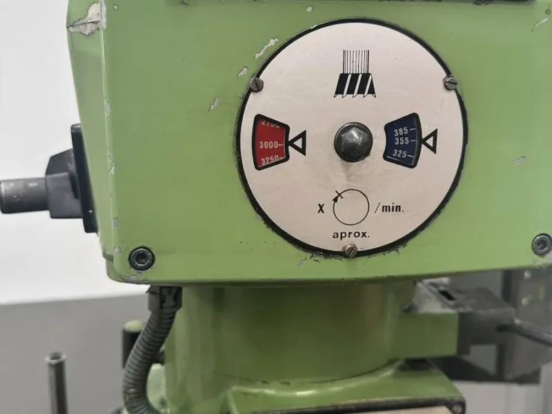 Fresadora Lagun FTV4, cabezal variable y mesa amplia