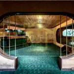 Moradia isolada tradicional junto ao mar e praia 2