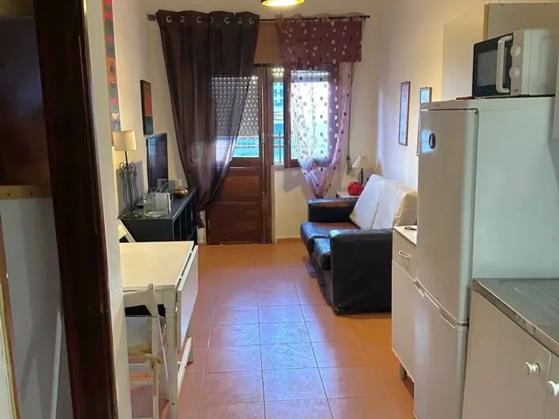 Acolhedor T1 na Sobreda em excelente estado de conservação e localização privilegiada