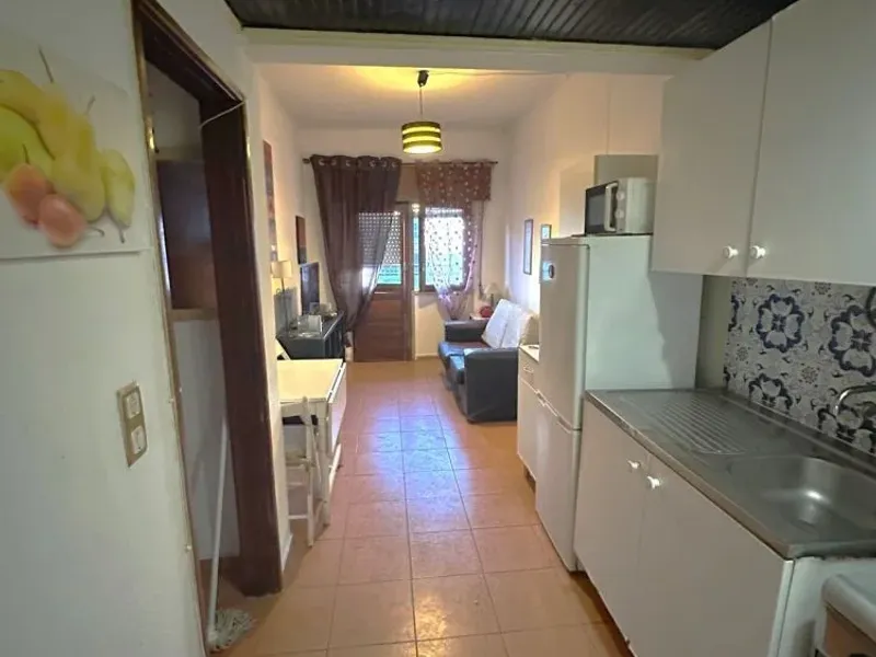 Acolhedor T1 na Sobreda em excelente estado de conservação e localização privilegiada