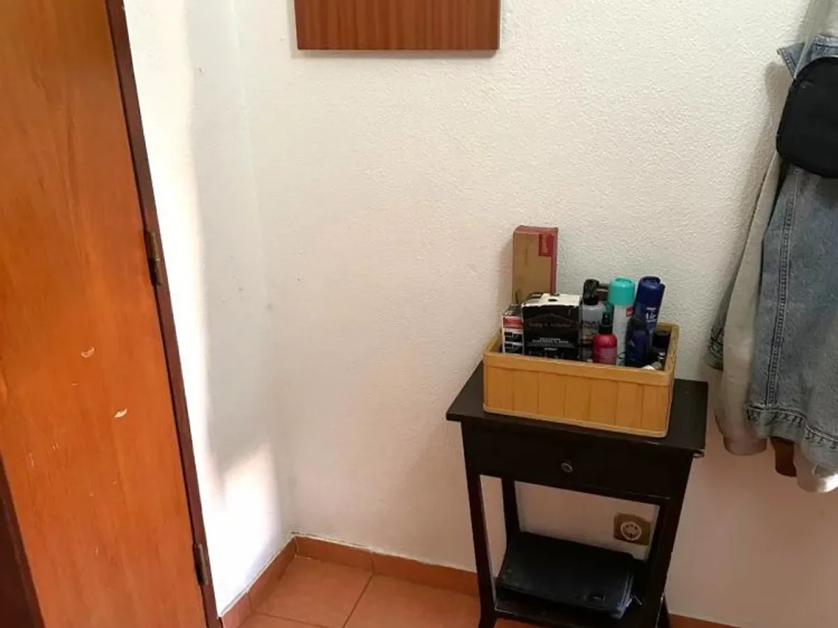 Acolhedor T1 na Sobreda em excelente estado de conservação e localização privilegiada