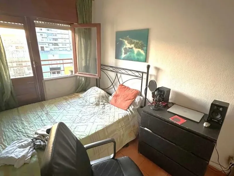 Acolhedor T1 na Sobreda em excelente estado de conservação e localização privilegiada