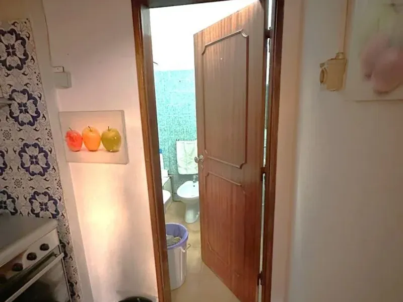 Acolhedor T1 na Sobreda em excelente estado de conservação e localização privilegiada