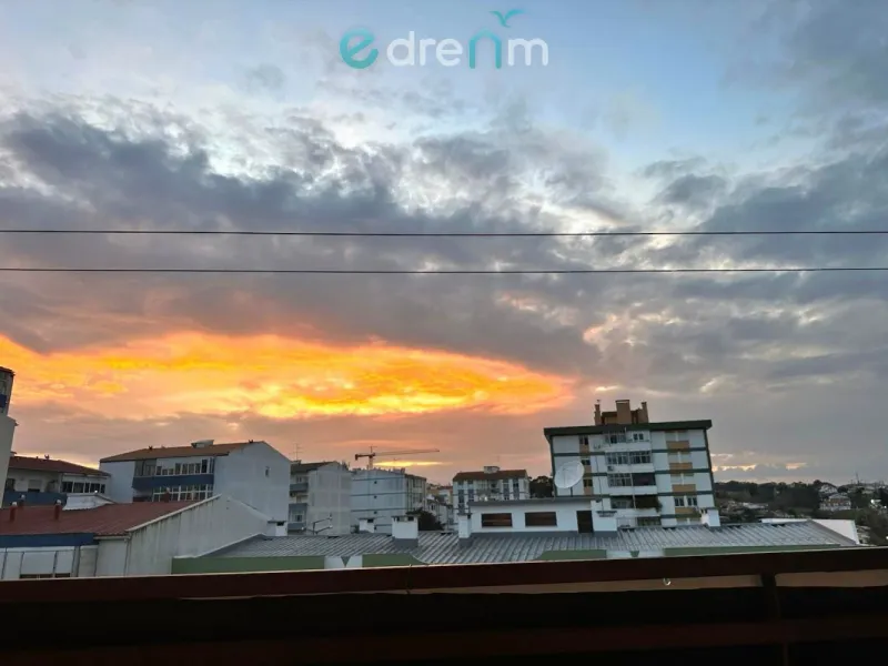 Acolhedor T1 na Sobreda em excelente estado de conservação e localização privilegiada