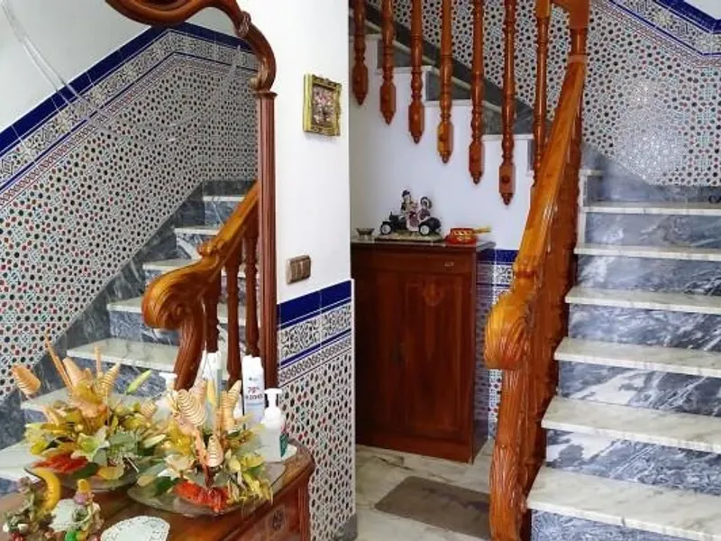 Lanjaron. Six bedroom house on a corner plot