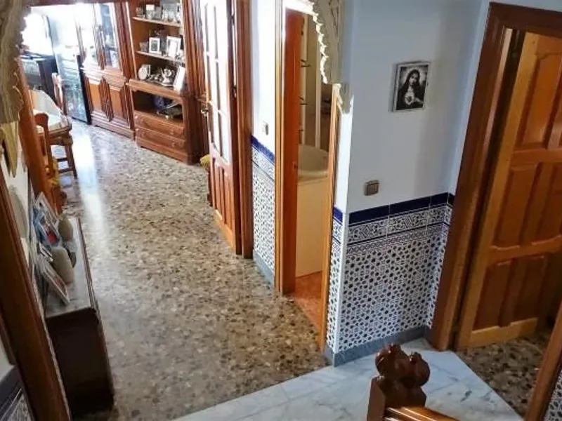 Lanjaron. Six bedroom house on a corner plot