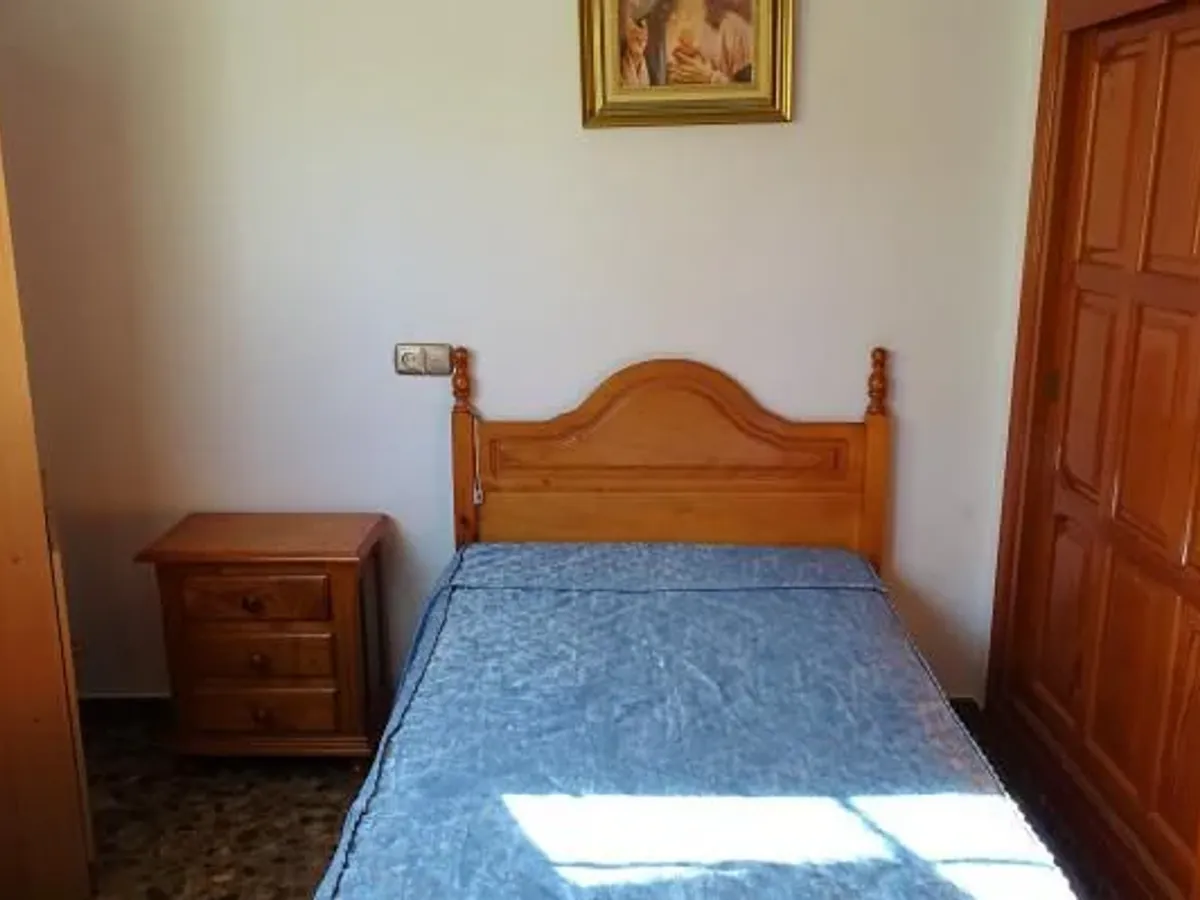 Lanjaron. Six bedroom house on a corner plot