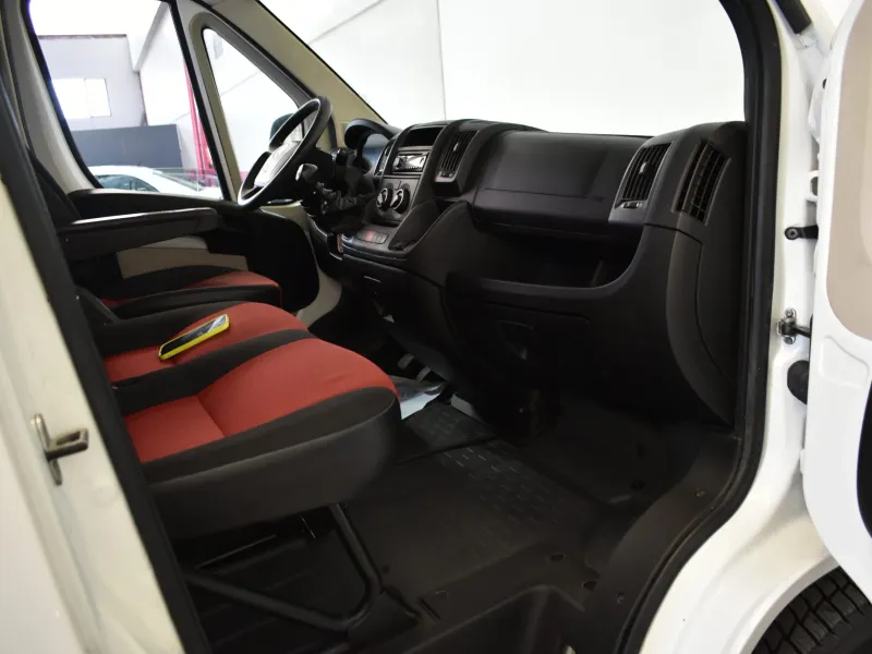 FIAT Ducato 30 2.2 ACRISTALADA 9 PLAZAS