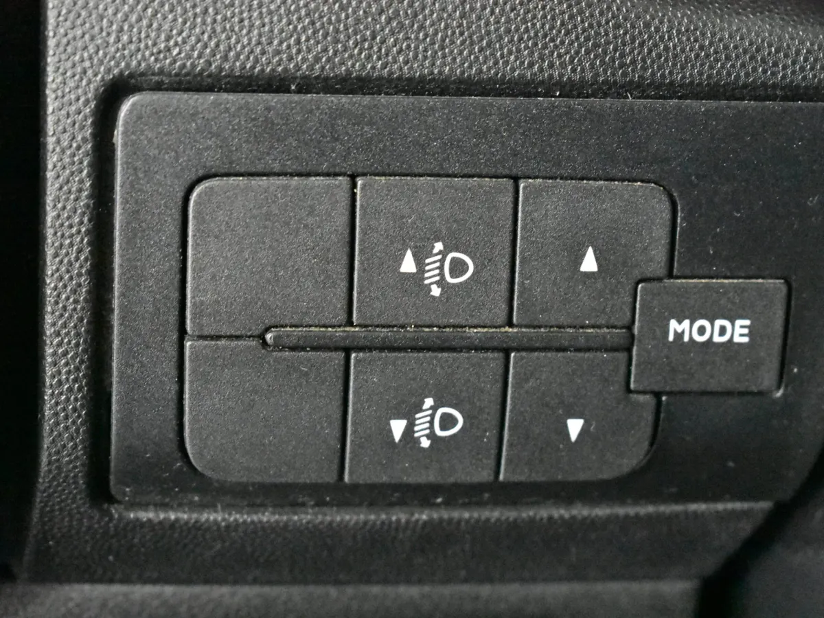 FIAT Ducato 30 2.2 ACRISTALADA 9 PLAZAS