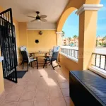 Venta de Espectacular Piso Bajo en Playa Islas Menores con Amplio Porche y Piscina Comunitaria 2