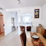 Venta de Espectacular Piso Bajo en Playa Islas Menores con Amplio Porche y Piscina Comunitaria 3