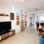 Venta de Espectacular Piso Bajo en Playa Islas Menores con Amplio Porche y Piscina Comunitaria 4