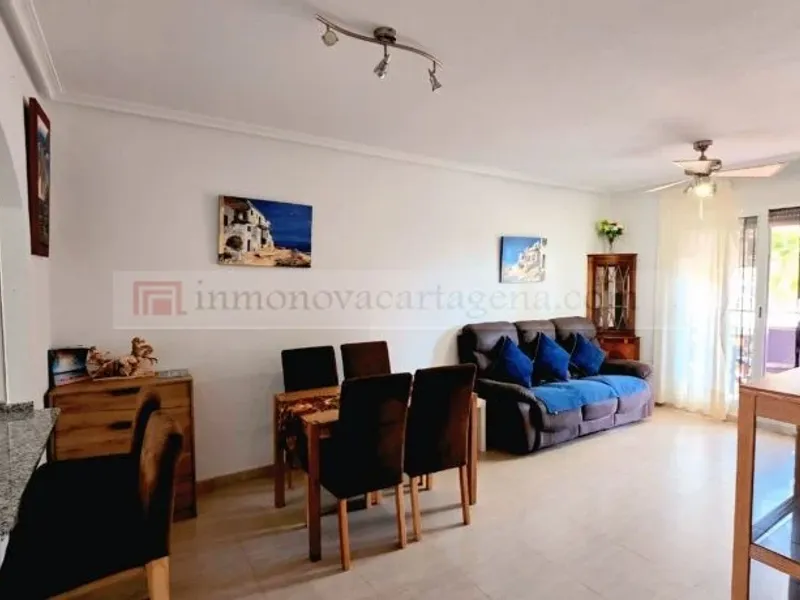 Venta de Espectacular Piso Bajo en Playa Islas Menores con Amplio Porche y Piscina Comunitaria