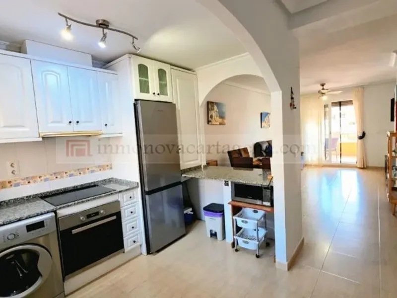 Venta de Espectacular Piso Bajo en Playa Islas Menores con Amplio Porche y Piscina Comunitaria