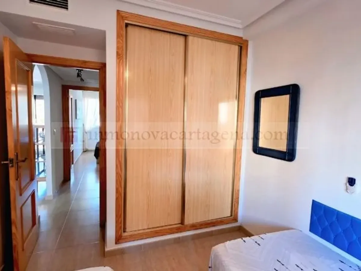 Venta de Espectacular Piso Bajo en Playa Islas Menores con Amplio Porche y Piscina Comunitaria